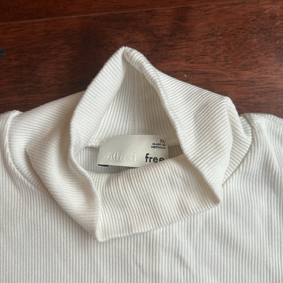 White Aritzia Turtleneck - Picture 2 of 4